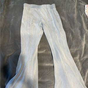 Little girls size 6/6x flared/ bell bottomed stretchy leggings.